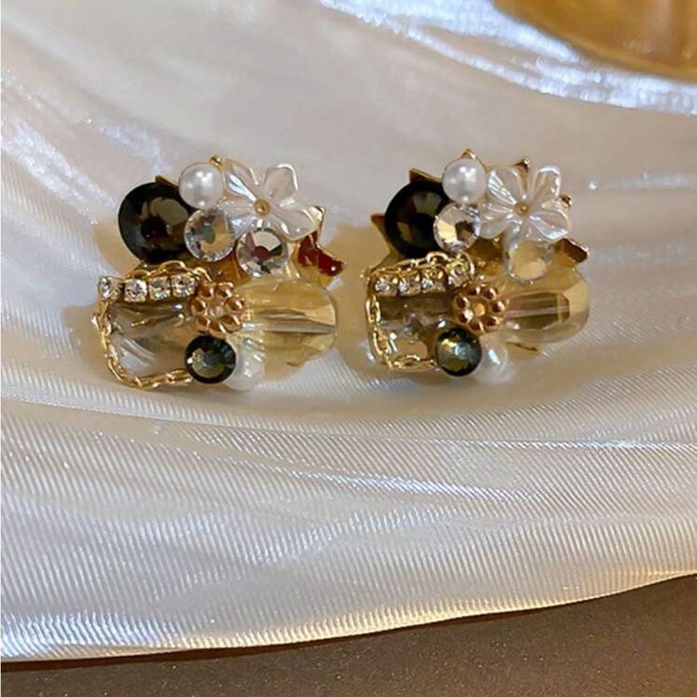 Bohemian stud earrings M95